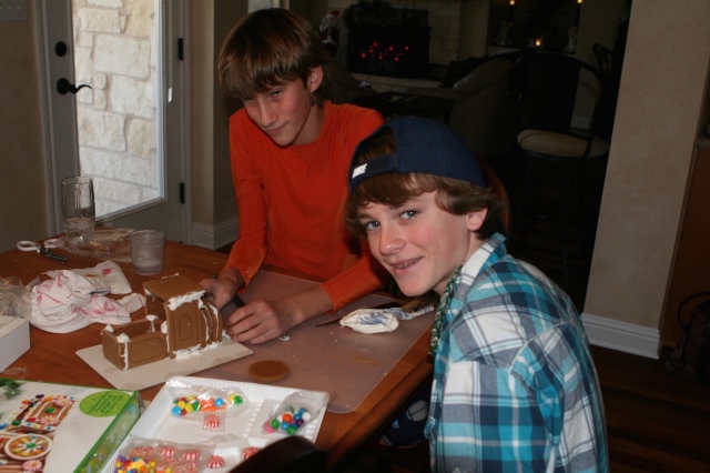 2012-12-25-Christmas-Day-12-gingerbread-house-Chance-Vale.jpg